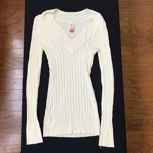 White V neck sweater